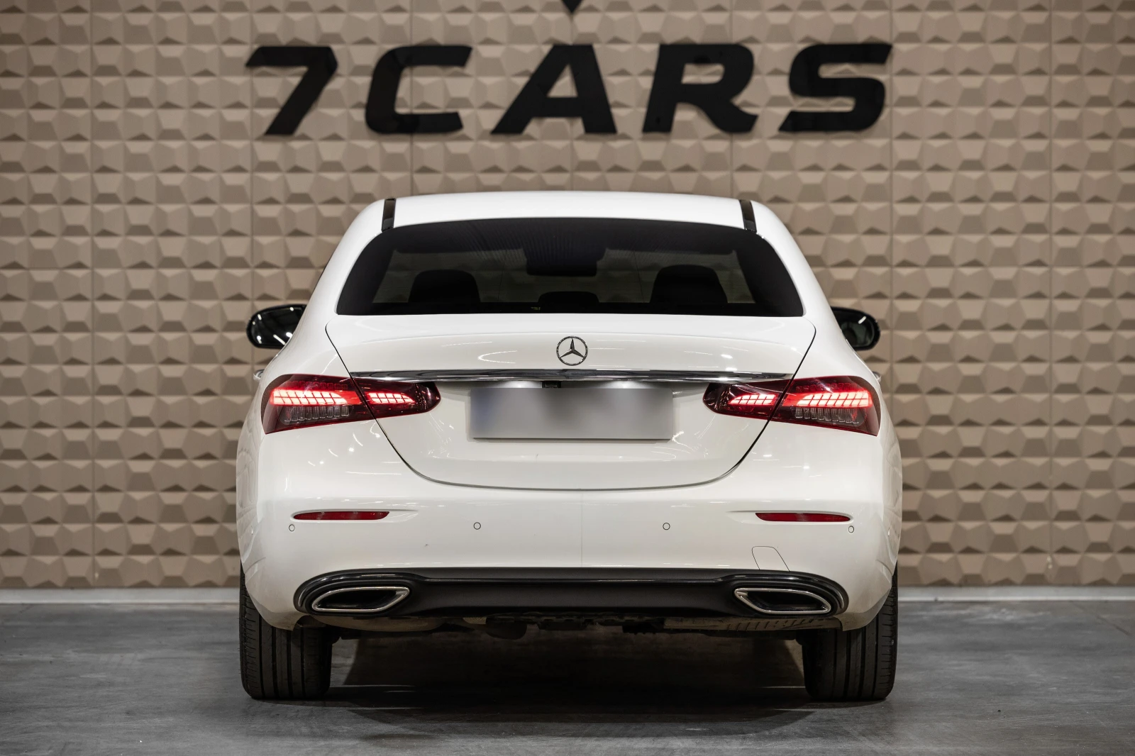 Mercedes-Benz E 220 AVANTGARDE * 360 камера * Keyless * , снимка 5 - Автомобили и джипове - 54427613