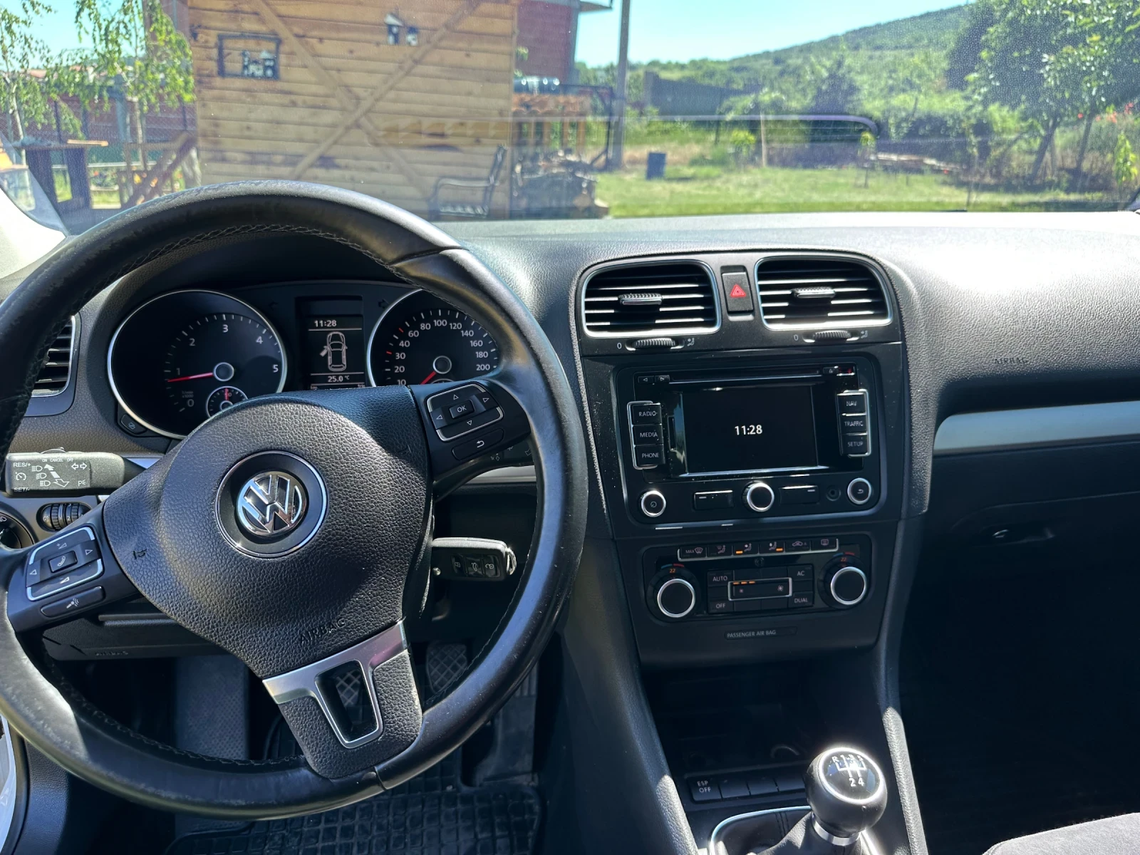 VW Golf 1.6 TDI, снимка 13 - Автомобили и джипове - 54691859