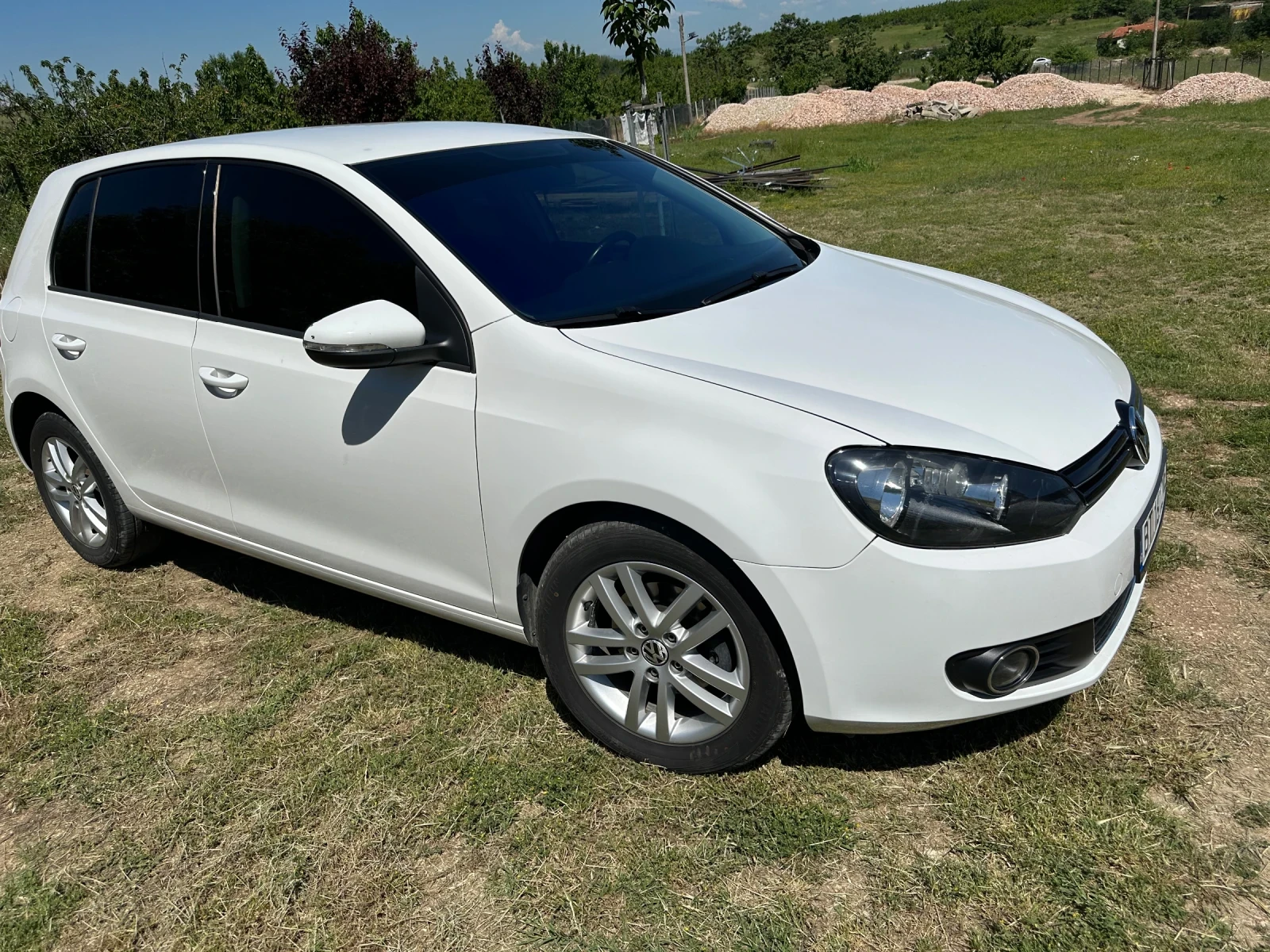 VW Golf 1.6 TDI, снимка 6 - Автомобили и джипове - 54691859
