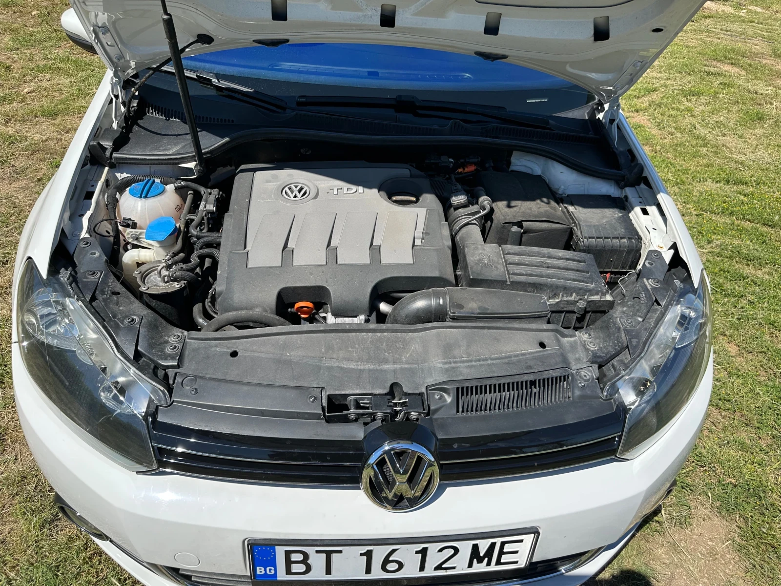 VW Golf 1.6 TDI, снимка 15 - Автомобили и джипове - 54691859