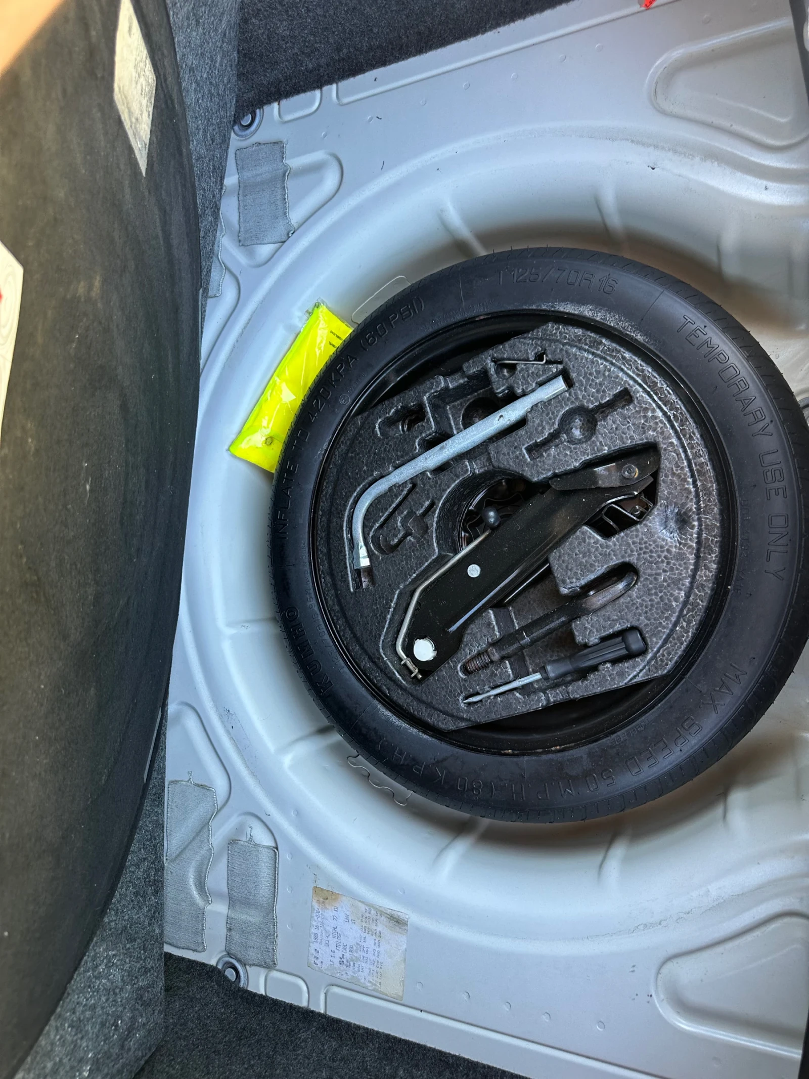VW Golf 1.6 TDI, снимка 11 - Автомобили и джипове - 54691859