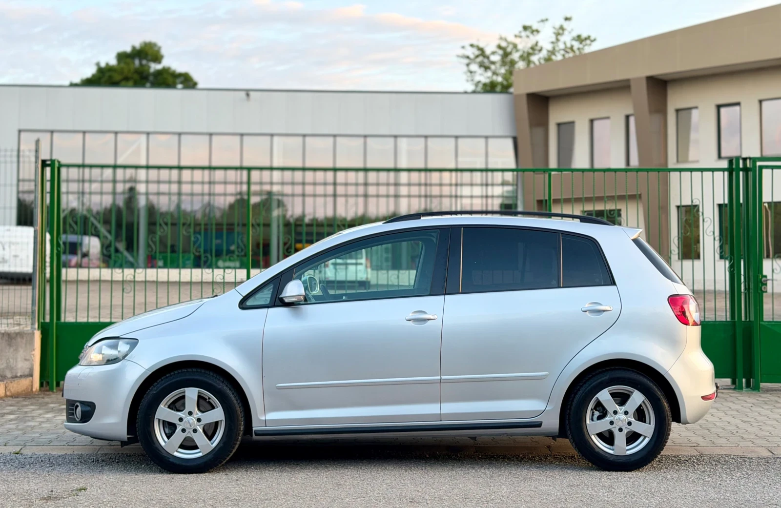 VW Golf Plus 1.6TDi~105hp~АВТОМАТ~170000км!!!, снимка 8 - Автомобили и джипове - 54717448