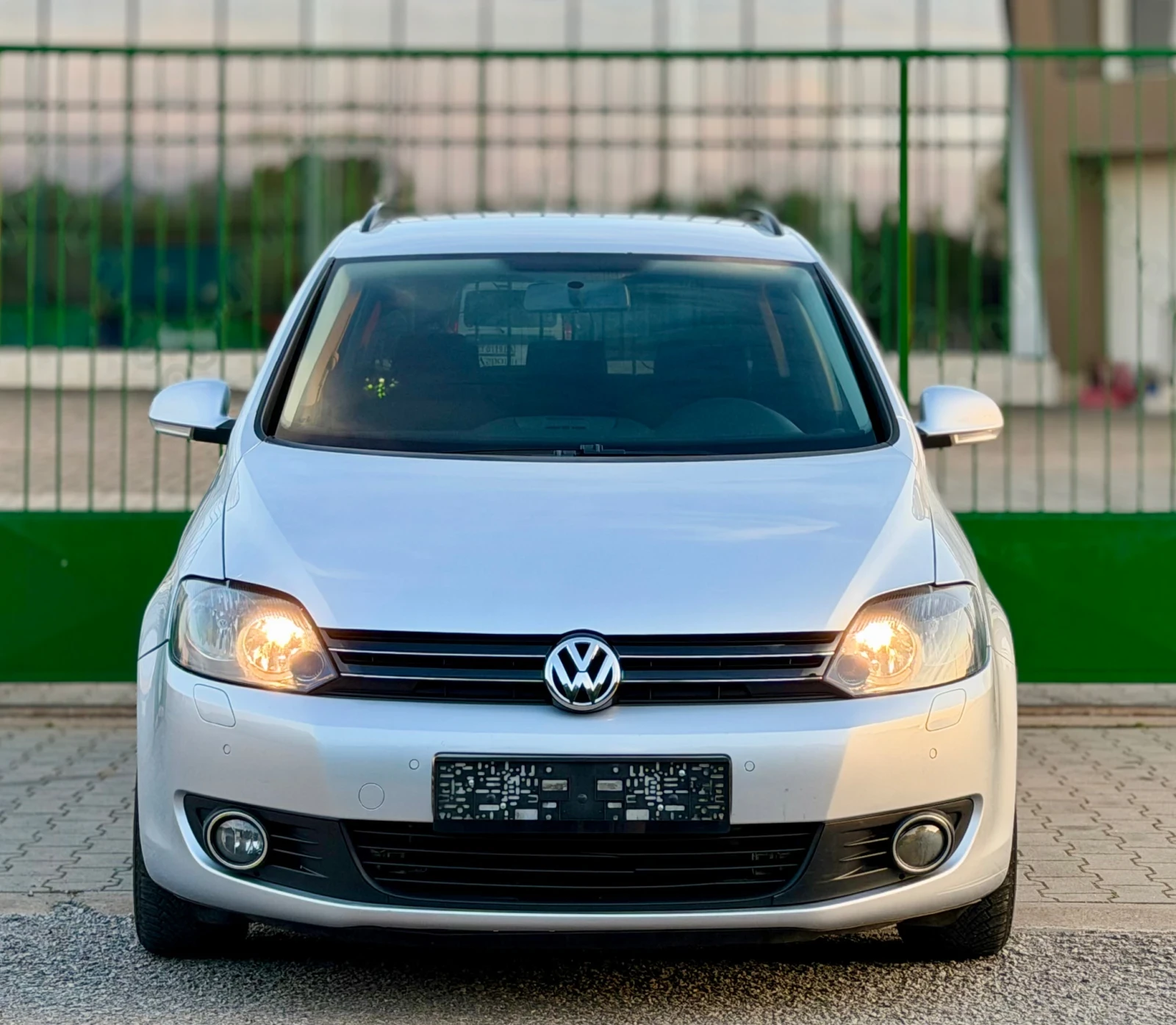 VW Golf Plus 1.6TDi~105hp~АВТОМАТ~170000км!!!, снимка 2 - Автомобили и джипове - 54717448