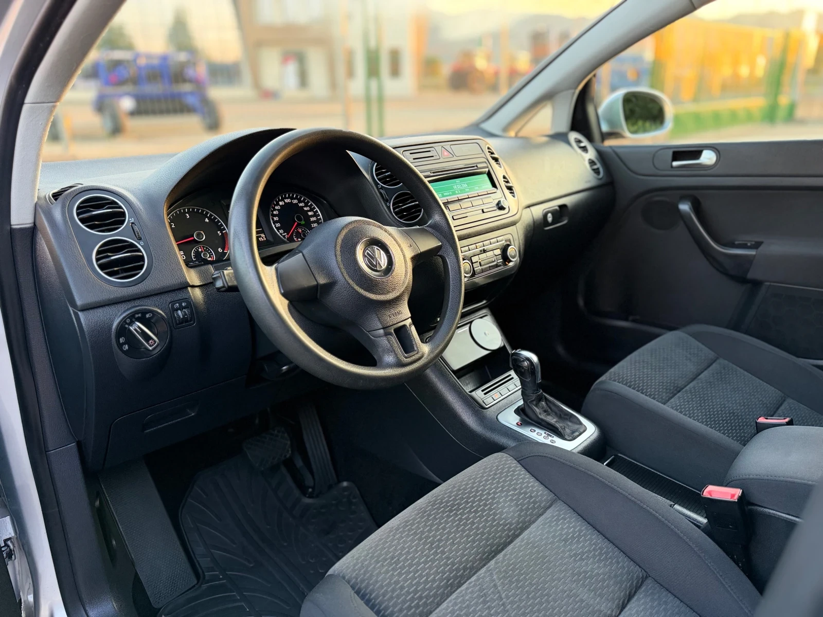VW Golf Plus 1.6TDi~105hp~АВТОМАТ~170000км!!!, снимка 9 - Автомобили и джипове - 54717448