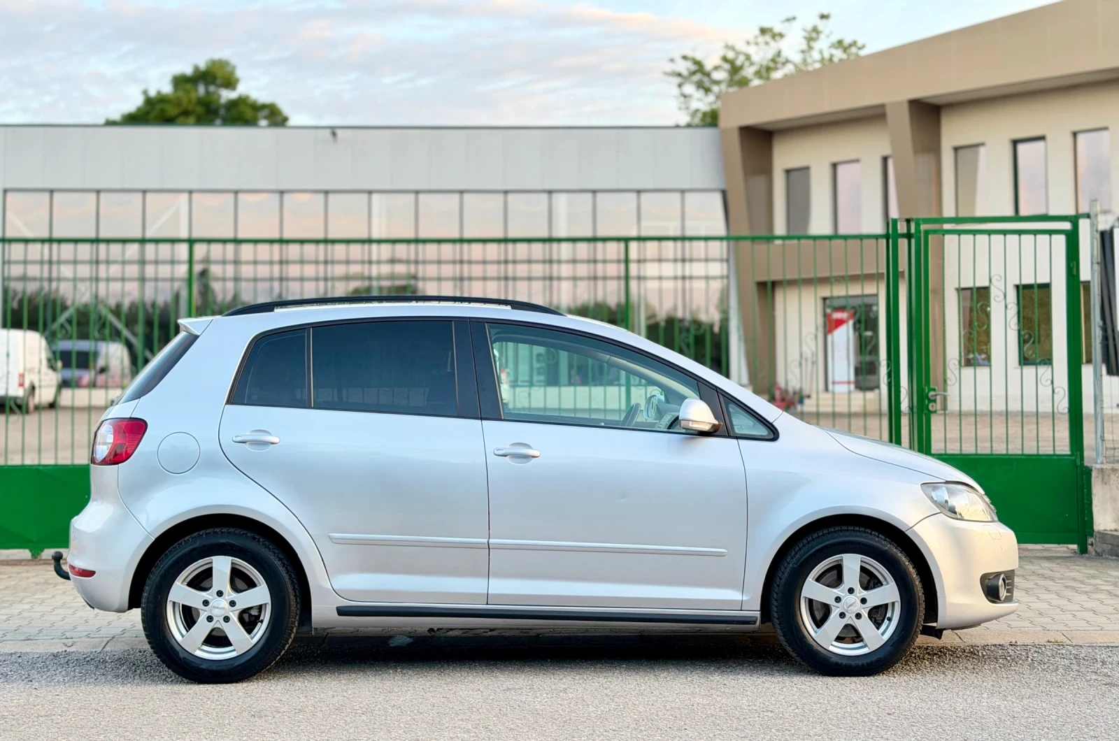 VW Golf Plus 1.6TDi~105hp~АВТОМАТ~170000км!!!, снимка 4 - Автомобили и джипове - 54717448