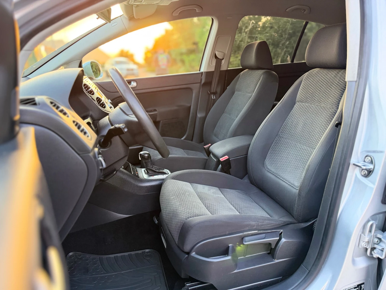 VW Golf Plus 1.6TDi~105hp~АВТОМАТ~170000км!!!, снимка 10 - Автомобили и джипове - 54717448