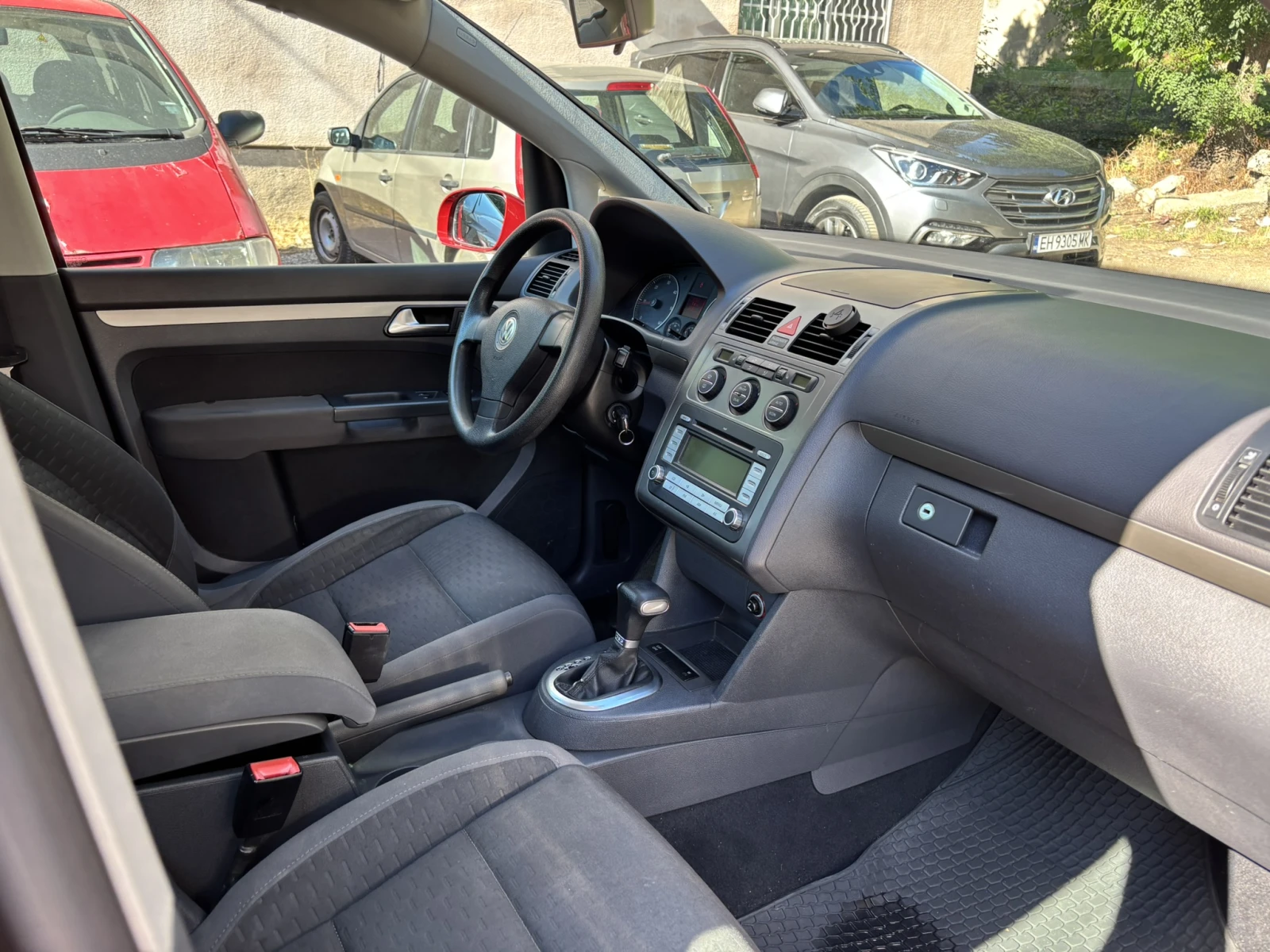 VW Touran, снимка 10 - Автомобили и джипове - 54899523