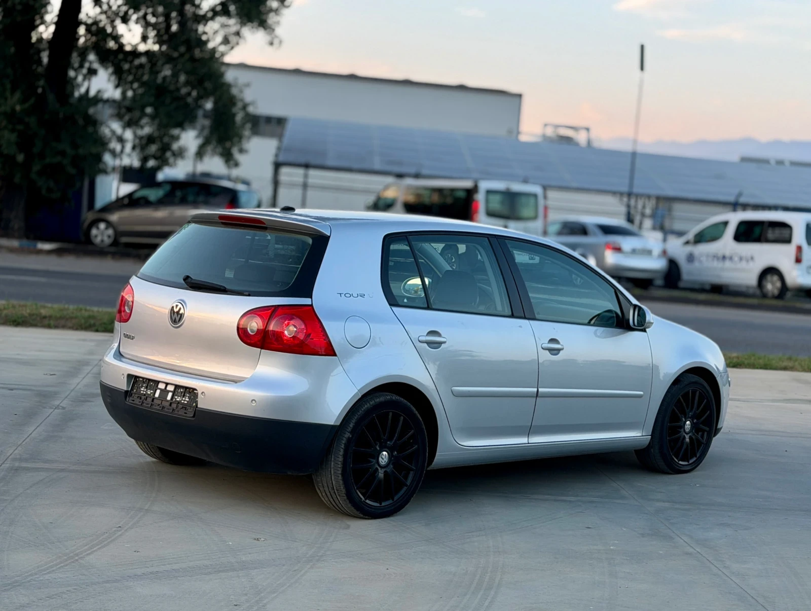 VW Golf Tour 1.9 105 6ск 216 хил км , снимка 2 - Автомобили и джипове - 55841378