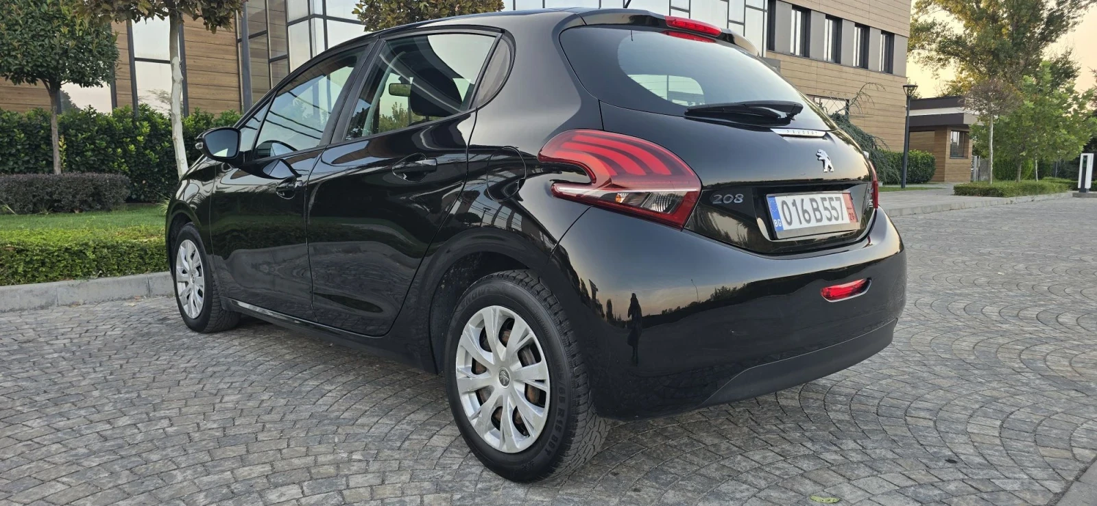 Peugeot 208 1.6 BLUE HDI* ЛИЗИНГ* GT LINE* SPORT* , снимка 4 - Автомобили и джипове - 56037432
