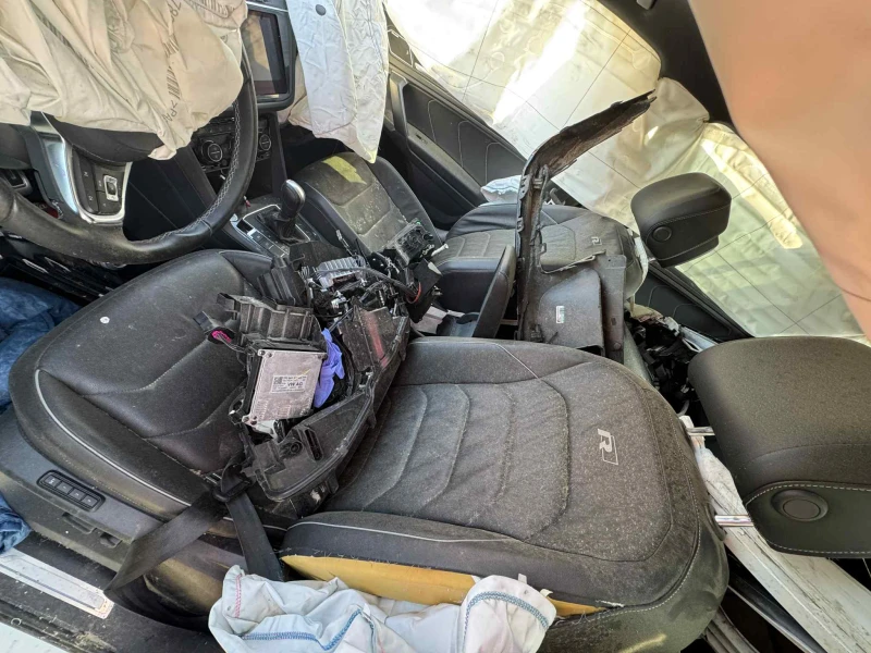 VW Tiguan 2.0, снимка 9 - Автомобили и джипове - 50816214