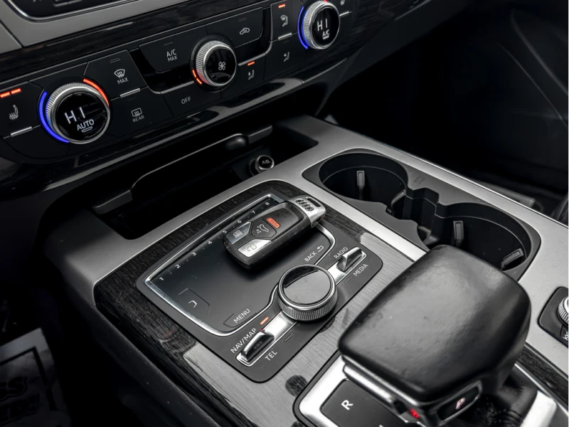 Audi Q7 3.0L PREMIUN QUATTRO | 7 PASS | NAVI | CAM | PANO, снимка 11 - Автомобили и джипове - 53479150