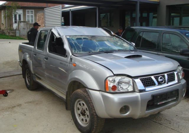 Nissan Navara 2.5 D-DI, снимка 1 - Автомобили и джипове - 46834454