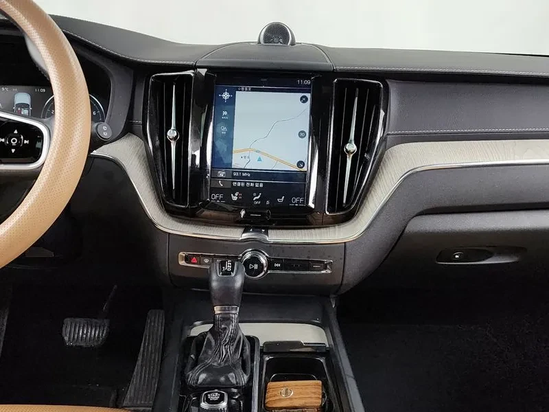 Volvo XC60 T6 INSCRIPTION, снимка 14 - Автомобили и джипове - 55704358