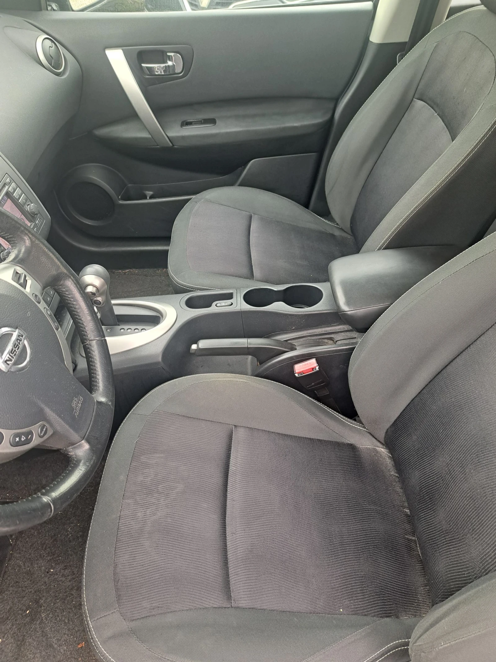 Nissan Qashqai 1.6, снимка 9 - Автомобили и джипове - 53821710