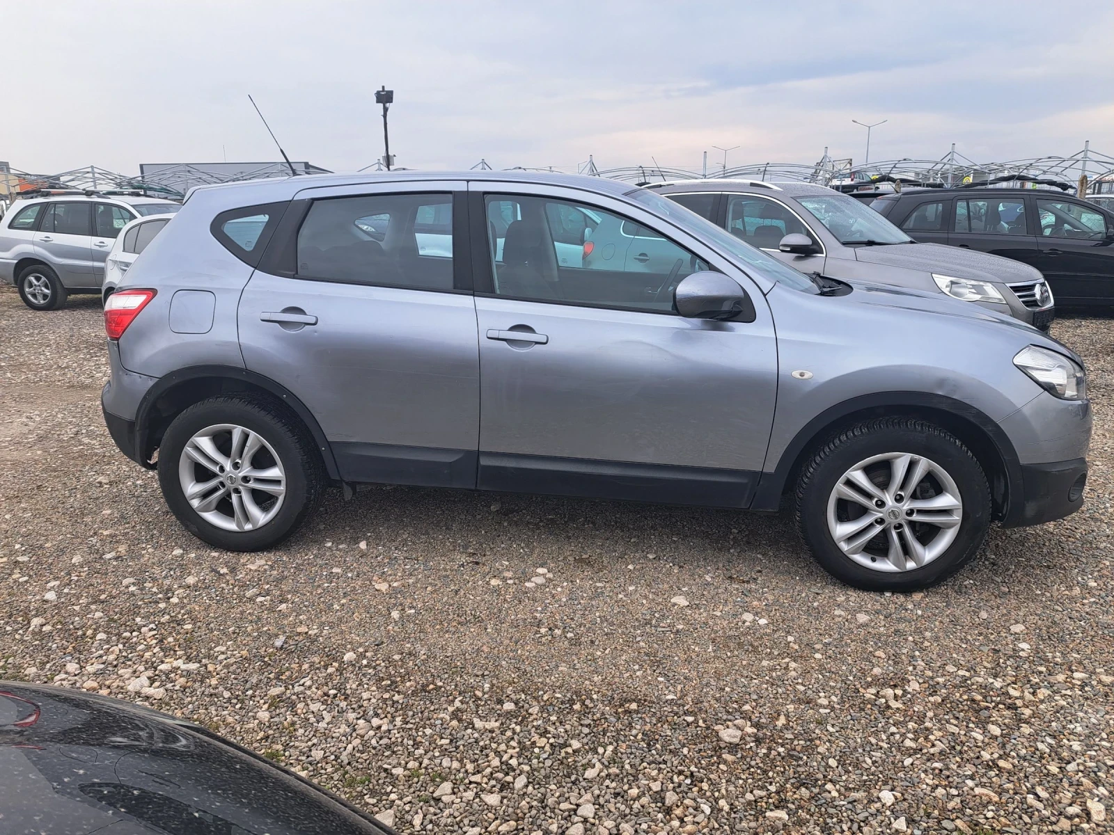 Nissan Qashqai 1.6, снимка 4 - Автомобили и джипове - 53821710