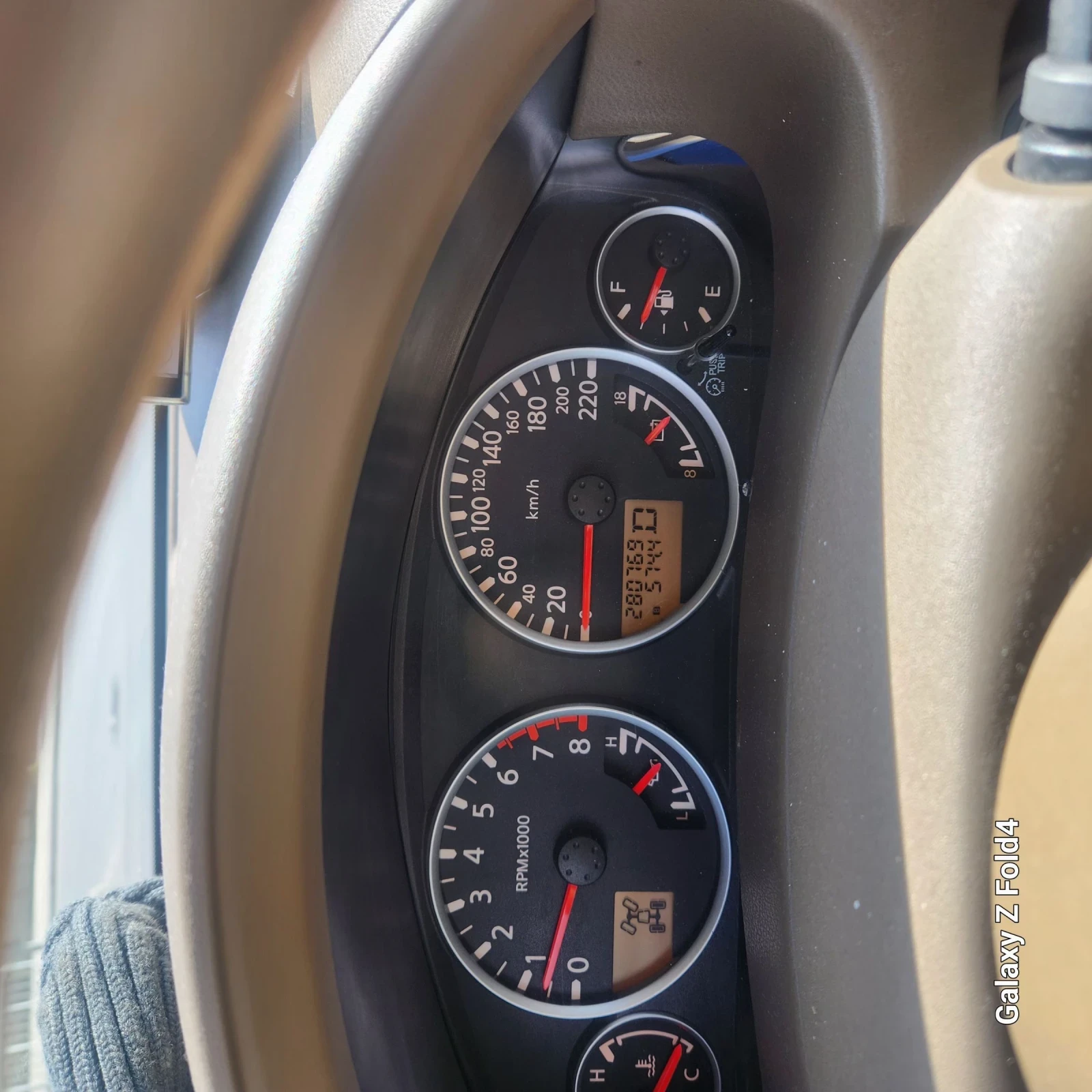 Nissan Pathfinder Джип, снимка 11 - Автомобили и джипове - 54262767