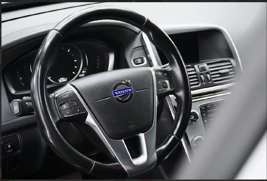 Volvo XC60 Ocean Race, снимка 6 - Автомобили и джипове - 55037954