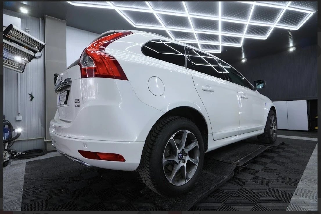 Volvo XC60 Ocean Race, снимка 3 - Автомобили и джипове - 55037954