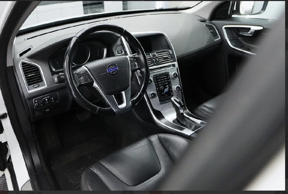 Volvo XC60 Ocean Race, снимка 8 - Автомобили и джипове - 55037954