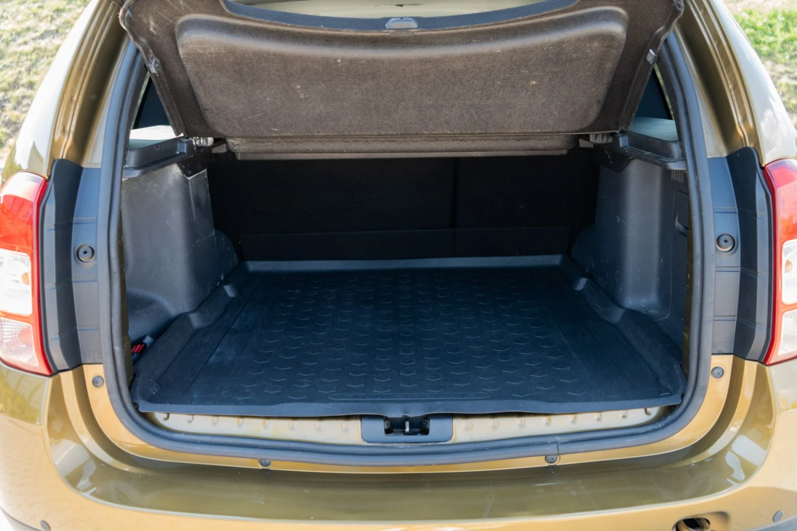 Dacia Duster 1.5 dCi, снимка 7 - Автомобили и джипове - 56087871