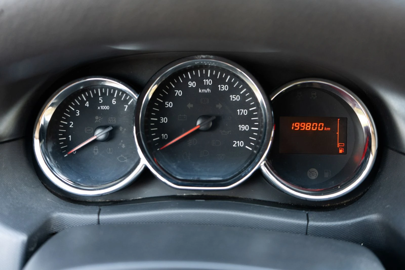 Dacia Duster 1.5 dCi, снимка 13 - Автомобили и джипове - 56087871