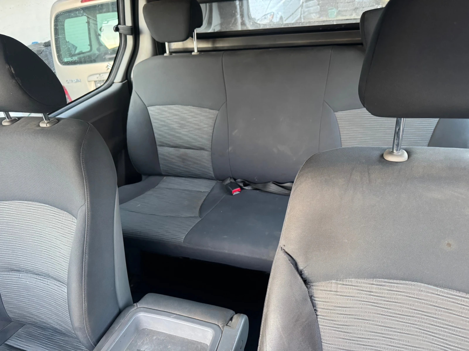 Hyundai H1 2.5 170ps 5+ 1, снимка 10 - Бусове и автобуси - 53740527