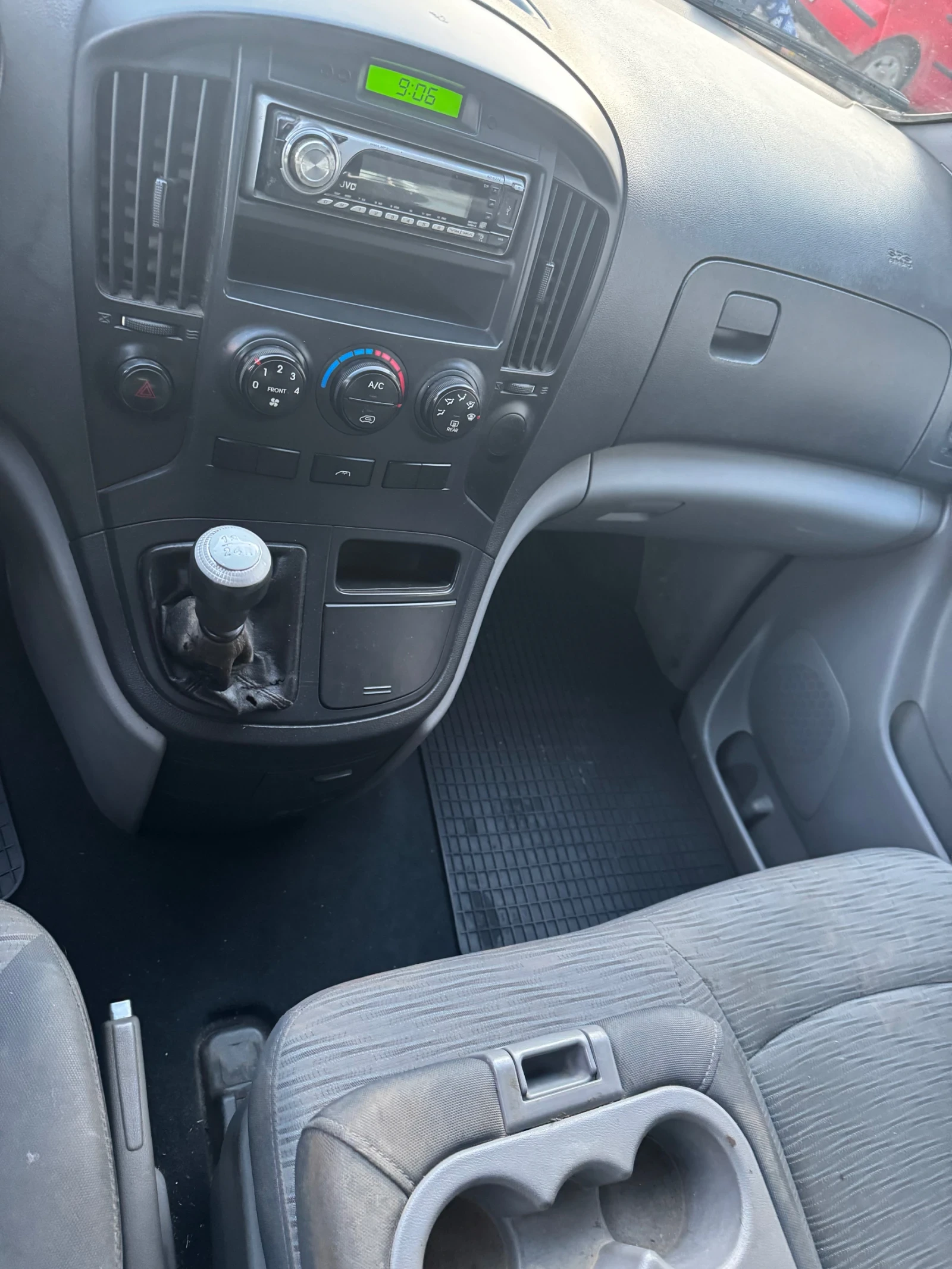 Hyundai H1 2.5 170ps 5+ 1, снимка 9 - Бусове и автобуси - 53740527