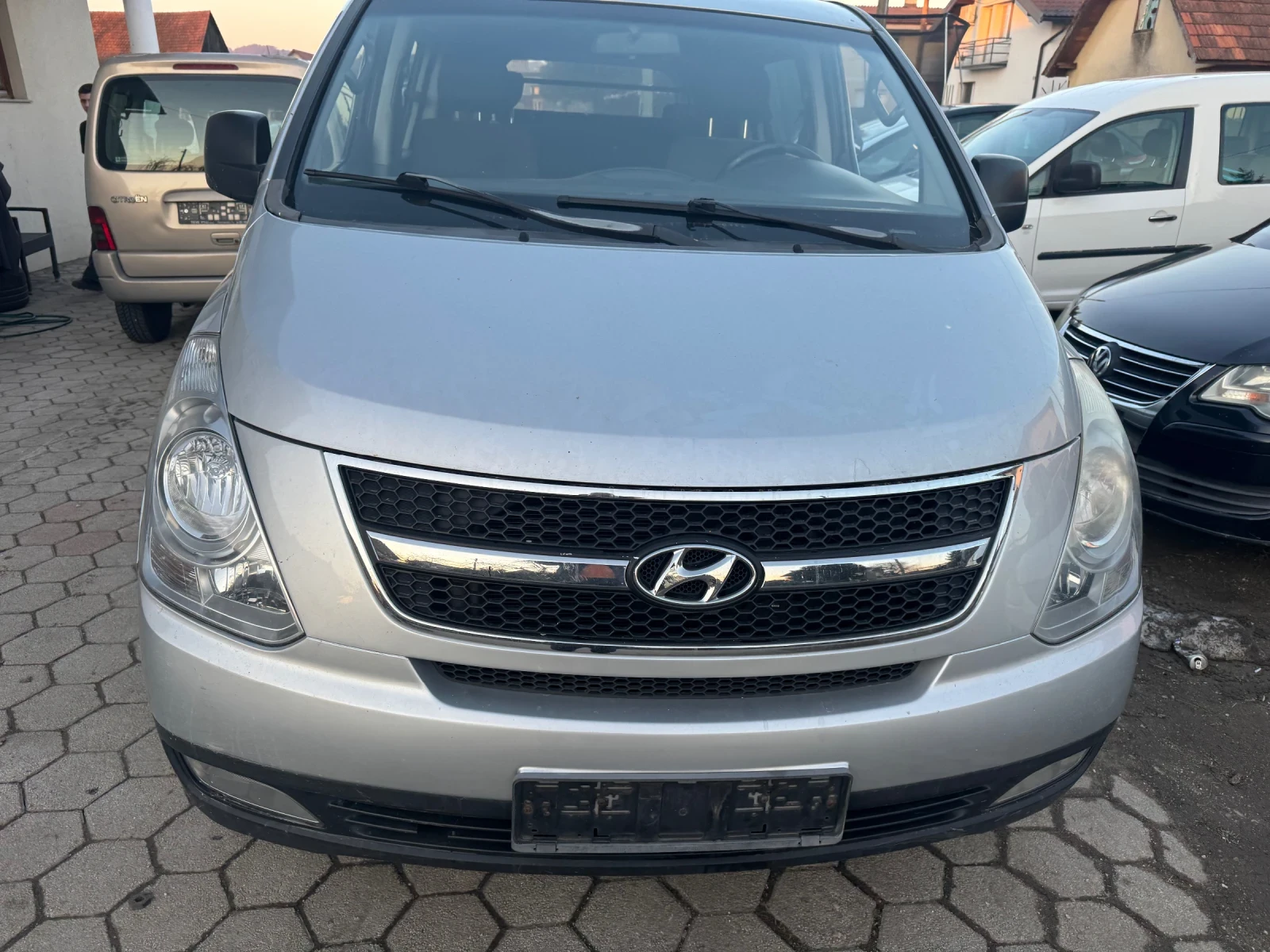 Hyundai H1 2.5 170ps 5+ 1, снимка 2 - Бусове и автобуси - 53740527