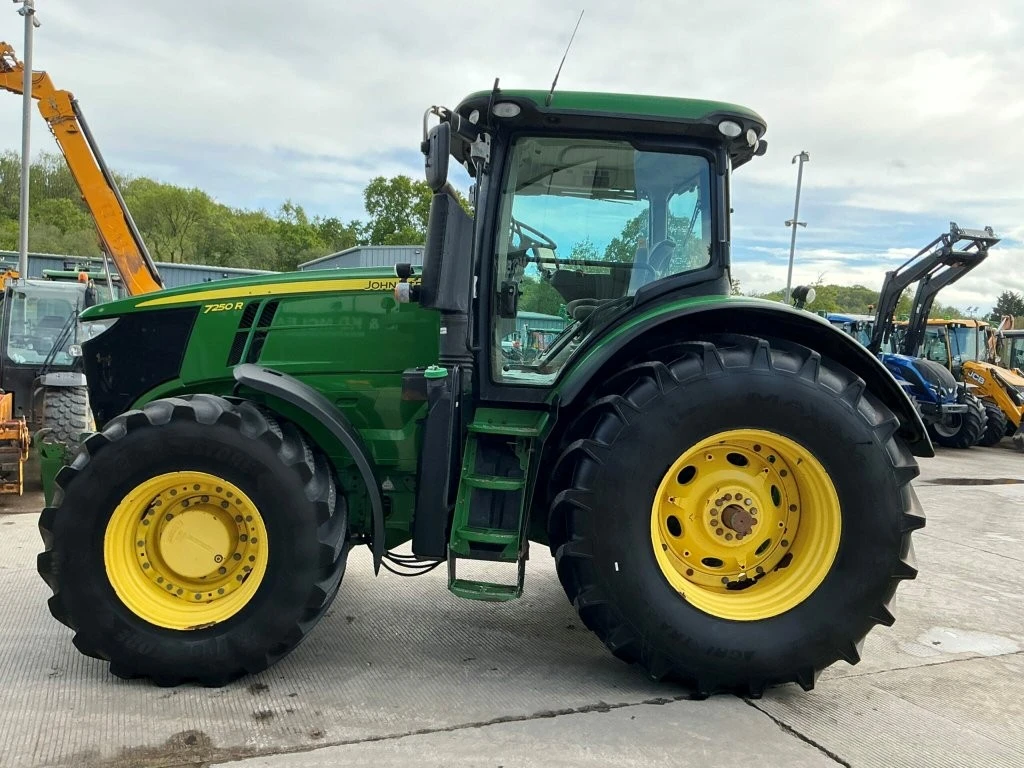 Трактор John Deere 7250R E23, снимка 2 - Селскостопанска техника - 56516392