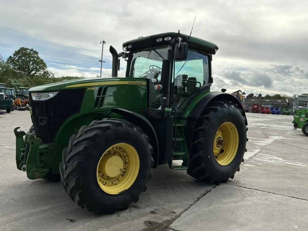 Трактор John Deere 7250R E23