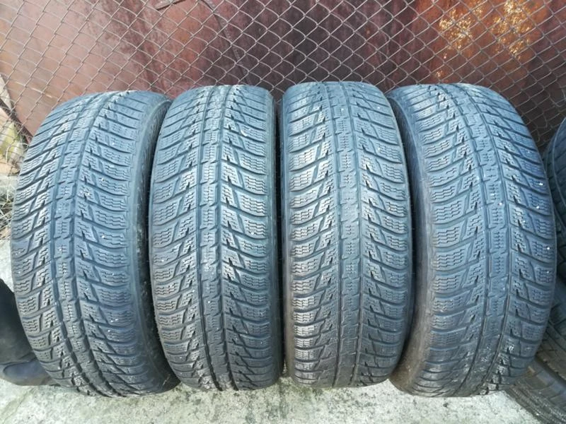 Гуми Зимни 235/55R19, снимка 1 - Гуми и джанти - 23733484