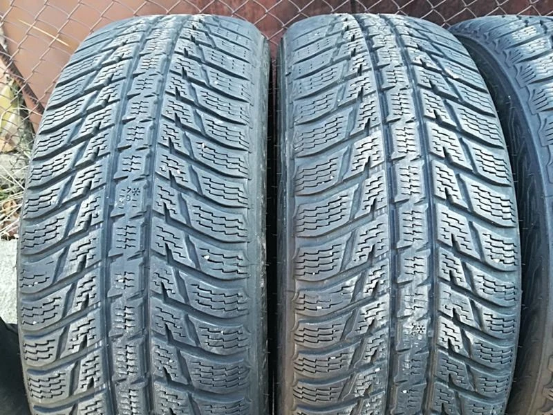 Гуми Зимни 235/55R19, снимка 2 - Гуми и джанти - 23733484