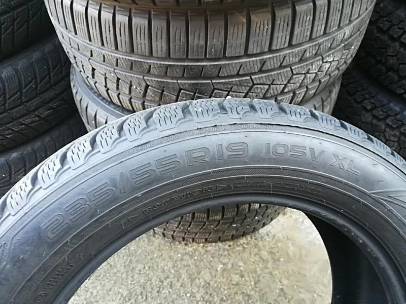 Гуми Зимни 235/55R19, снимка 5 - Гуми и джанти - 23733484