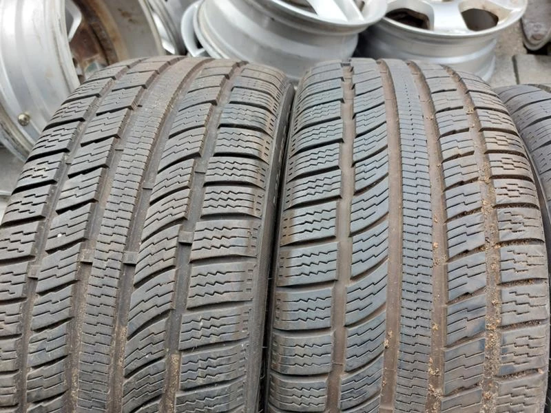 Гуми Зимни 205/45R16, снимка 2 - Гуми и джанти - 36664060