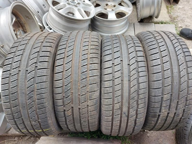 Гуми Зимни 205/45R16, снимка 1 - Гуми и джанти - 36664060