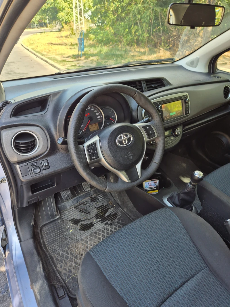 Toyota Yaris 1.3 бензин 4 цилиндъра , снимка 8 - Автомобили и джипове - 47415540