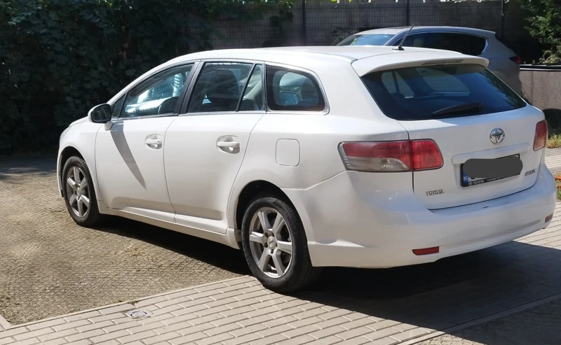 Toyota Avensis 2.0i, снимка 5 - Автомобили и джипове - 48670692