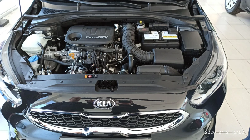 Kia Ceed, снимка 4 - Автомобили и джипове - 52654613