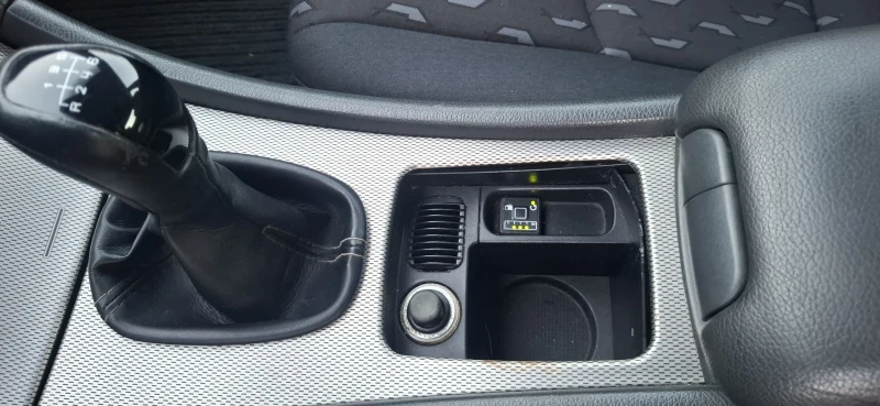 Mercedes-Benz C 180, снимка 10 - Автомобили и джипове - 52775320