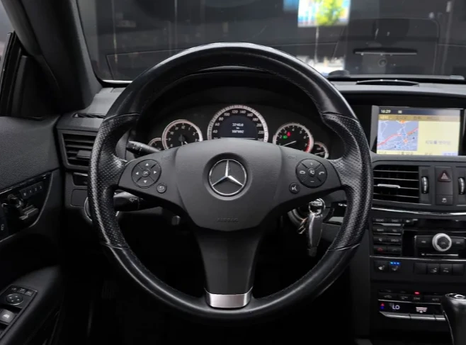 Mercedes-Benz E 350 Coupe, снимка 13 - Автомобили и джипове - 52750858