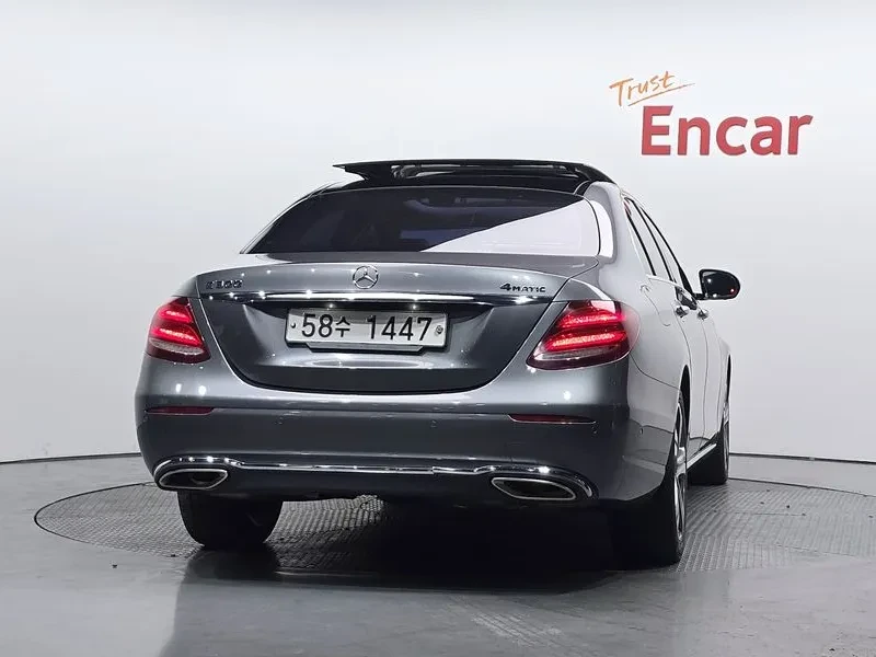 Mercedes-Benz E 300 4MATIC - САМО 30% АВАНС, снимка 3 - Автомобили и джипове - 56266599