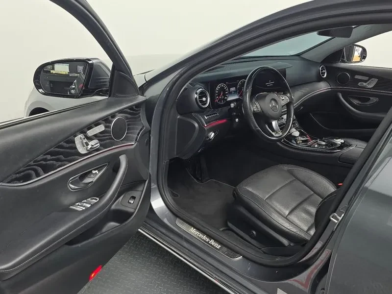 Mercedes-Benz E 300 4MATIC - САМО 30% АВАНС, снимка 9 - Автомобили и джипове - 56266599