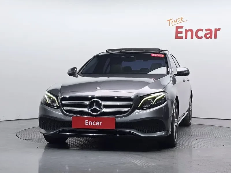 Mercedes-Benz E 300 4MATIC - САМО 30% АВАНС, снимка 2 - Автомобили и джипове - 56266599