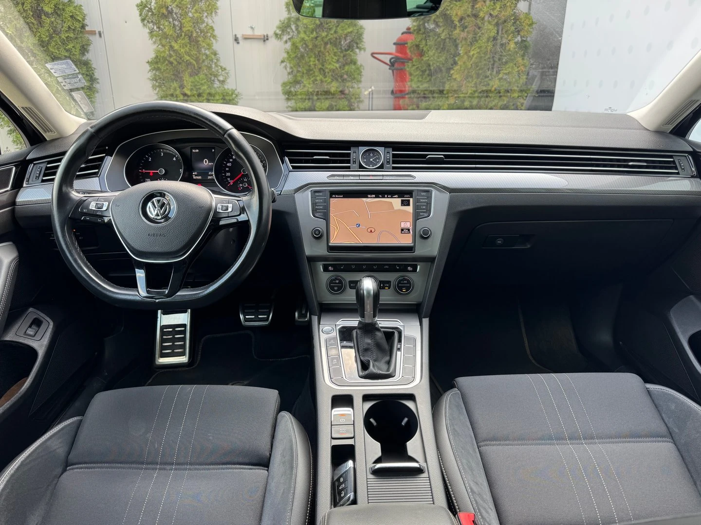 VW Passat 2.0TDI BMT 4MOTION, снимка 9 - Автомобили и джипове - 54618012