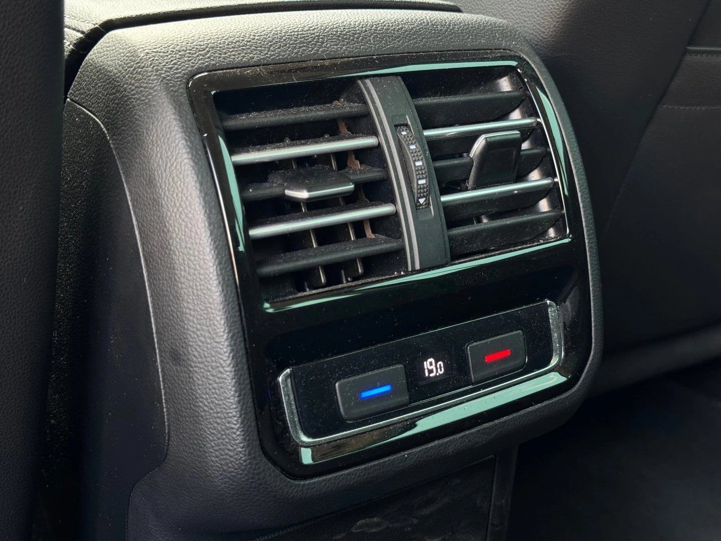 VW Passat 2.0TDI BMT 4MOTION, снимка 8 - Автомобили и джипове - 54618012