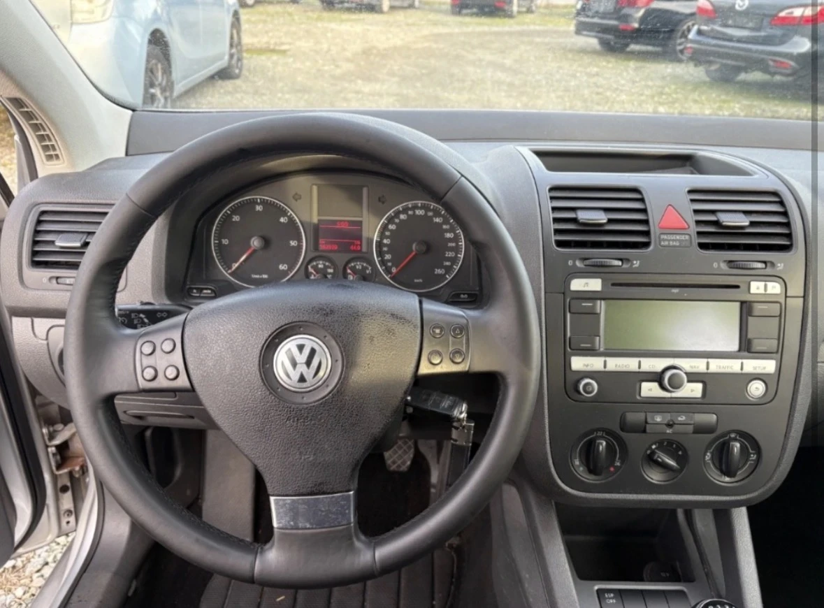 VW Golf 1.9 TDI-105k.s., снимка 9 - Автомобили и джипове - 52934019