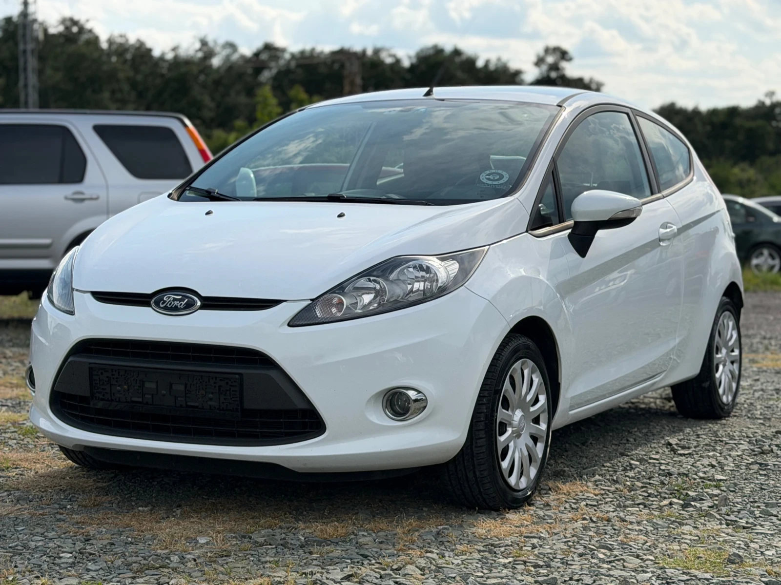 Ford Fiesta 1.4i ICONIC, снимка 2 - Автомобили и джипове - 52934019