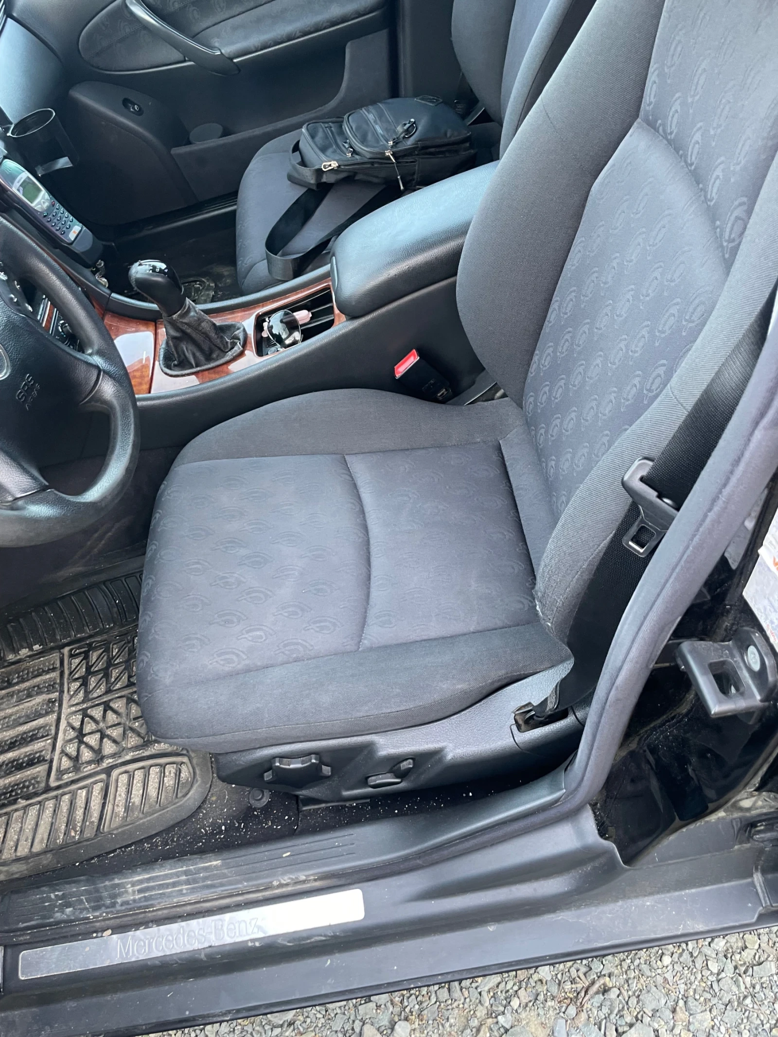 Mercedes-Benz C 220, снимка 8 - Автомобили и джипове - 53801574