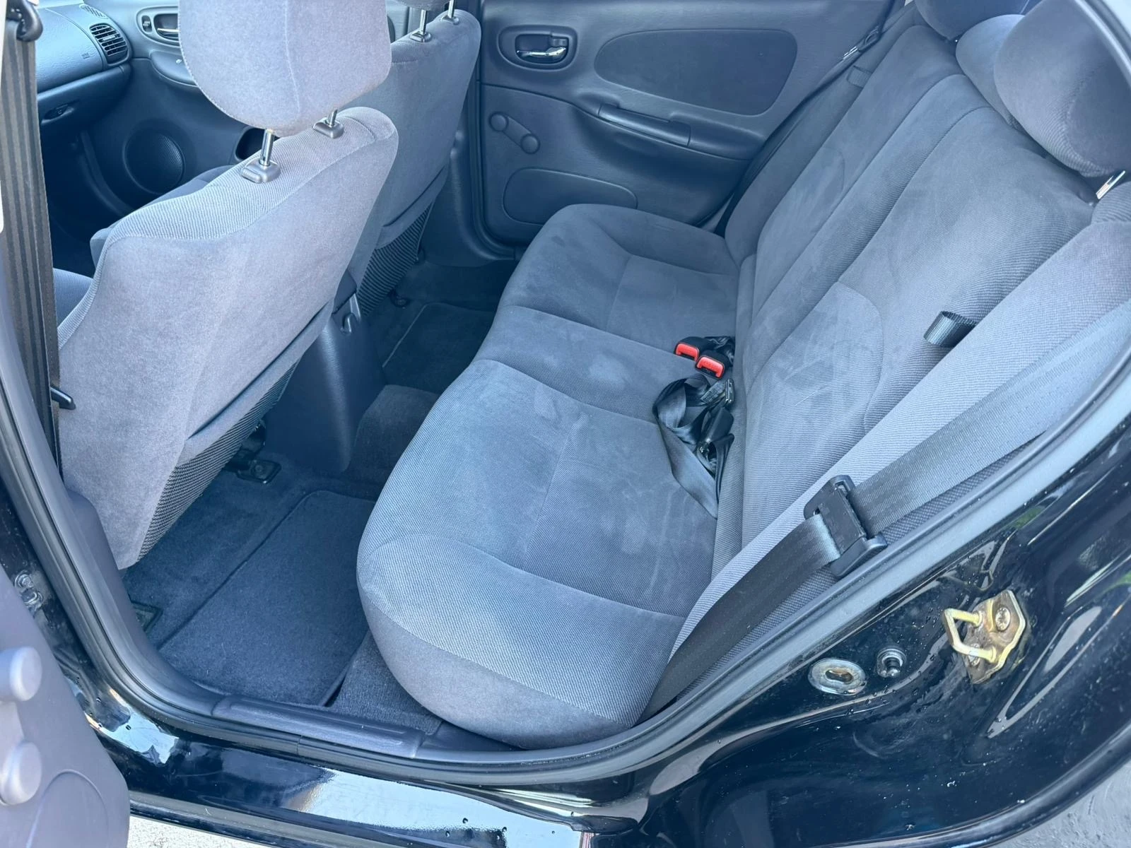 Chrysler Neon 2.0I AUTOMATIK 54000KM!!! ЛИЗИНГ!!!, снимка 14 - Автомобили и джипове - 53854187