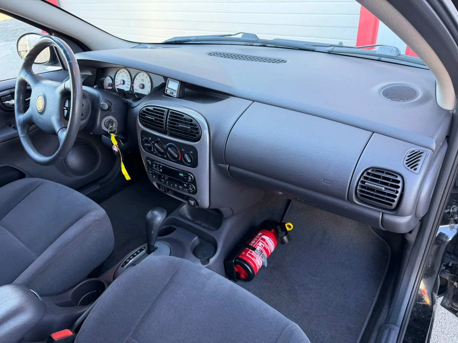 Chrysler Neon 2.0I AUTOMATIK 54000KM!!! ЛИЗИНГ!!!, снимка 13 - Автомобили и джипове - 53854187